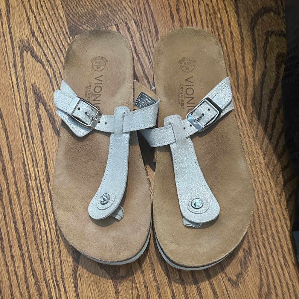 Vionic White/Silver Glitter T-Strap Sandals